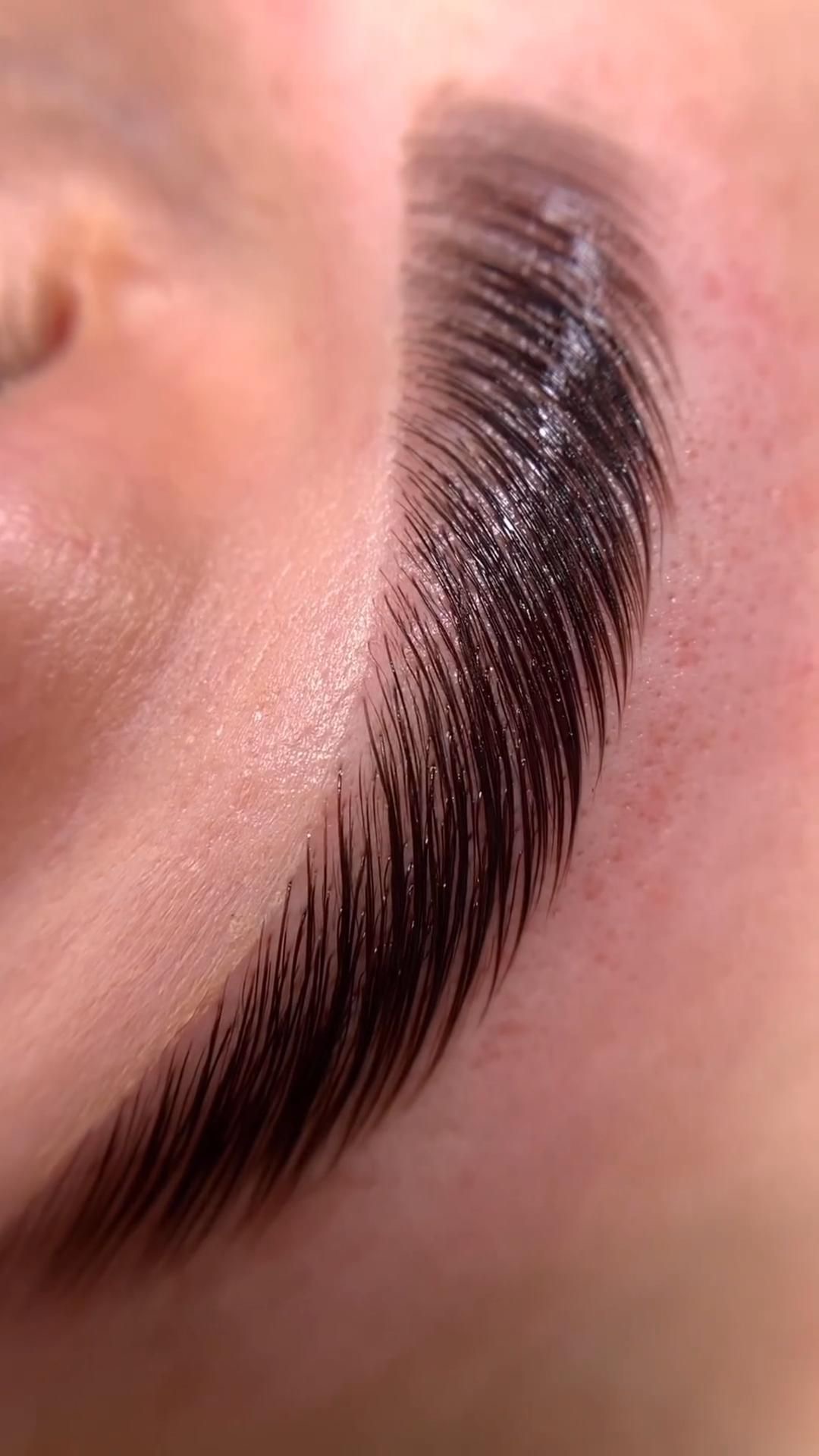 Laminado de cejas